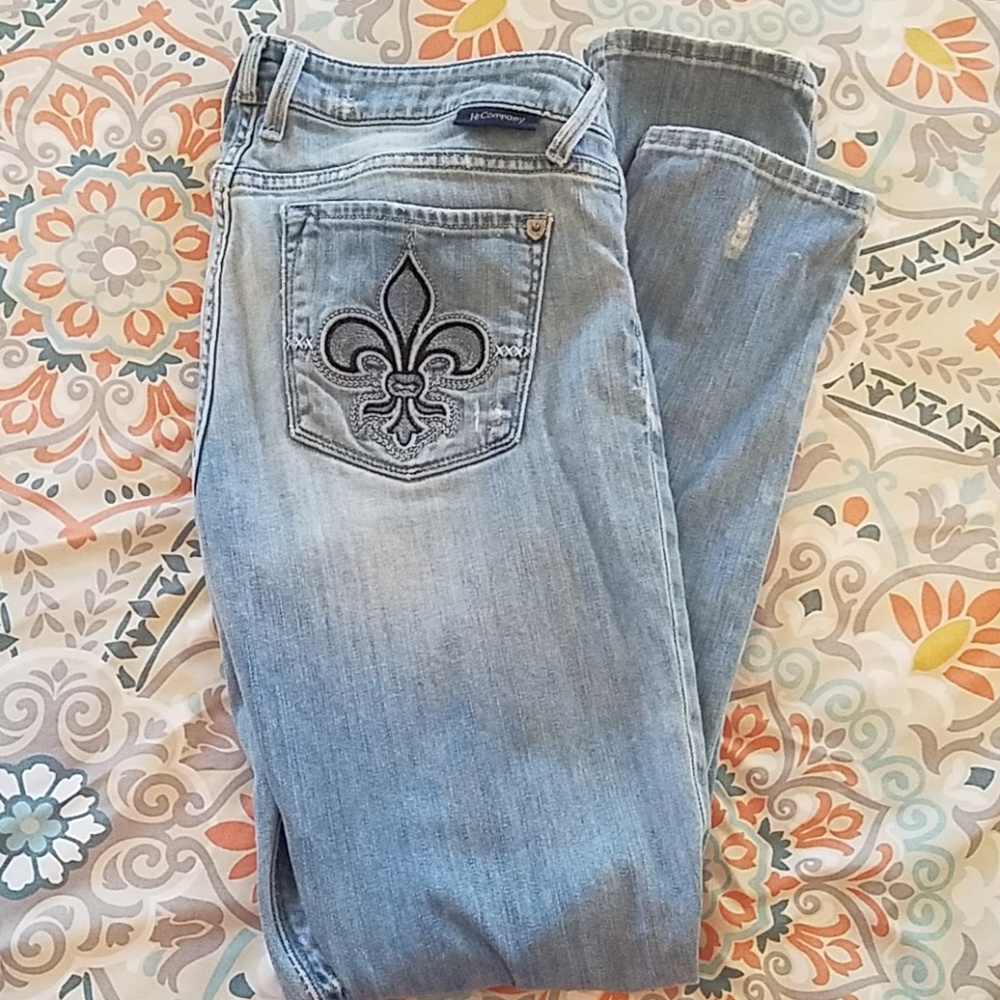 J & Co Size 29 Fleur de Lis Pocket Light Wash Jean